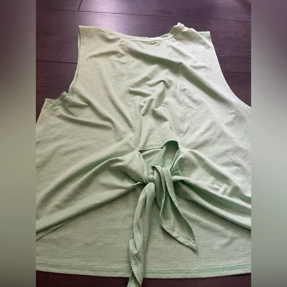 Unbranded lime green workout tank with tie size medium - Picture 2 of 7